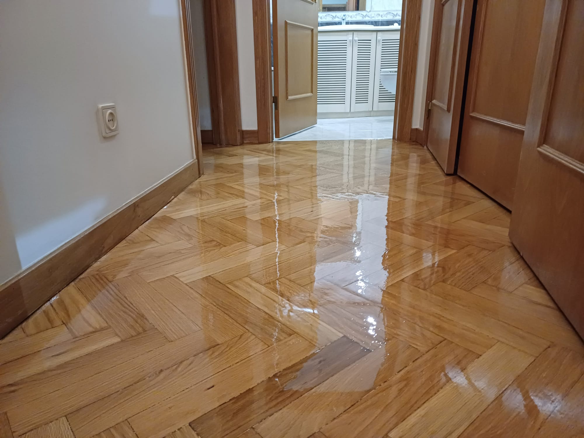 Piso de madeira antes e depois